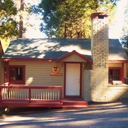 Crest Lodge Historic Mountain Inn (1)